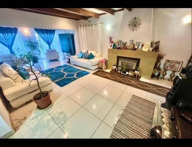 4 BEDROOM HOUSE FOR SALE IN MONDEOR